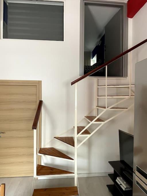 Comfy Apartment With Low Ceiling Attic Atenas Exterior foto