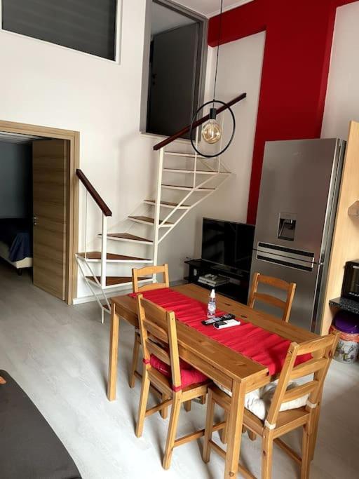 Comfy Apartment With Low Ceiling Attic Atenas Exterior foto