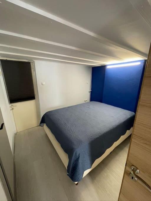Comfy Apartment With Low Ceiling Attic Atenas Exterior foto
