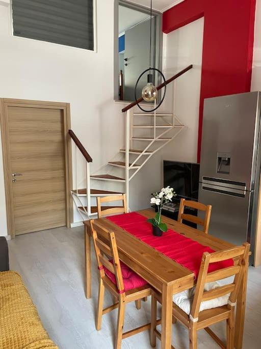 Comfy Apartment With Low Ceiling Attic Atenas Exterior foto